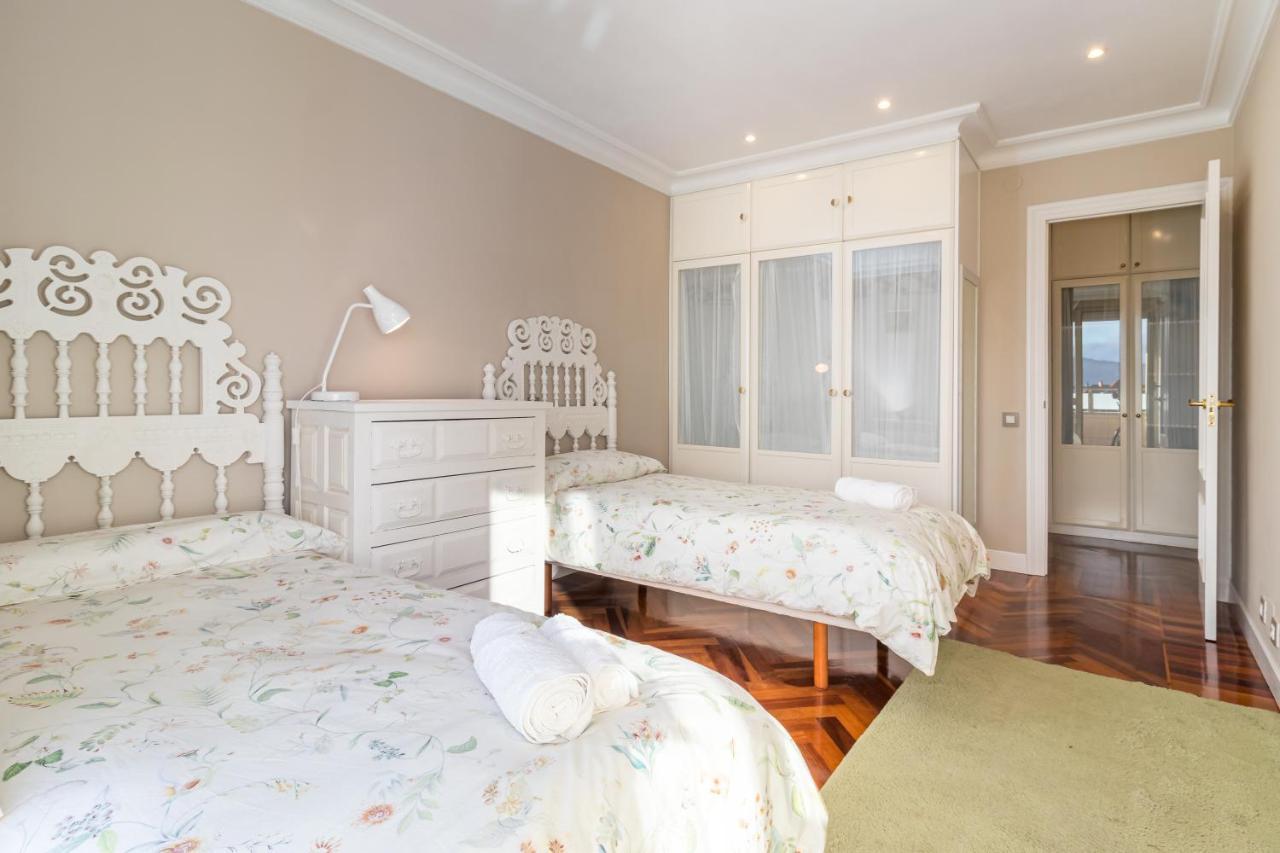 Apartamento Luminoso Cerca Playa Sardinero Con Parking Privado Santander Exterior photo